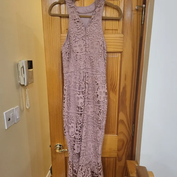 Missguided Pink lace high neck fishtail midi dress Size 6. Worn once. Like New - Picture 4 of 6